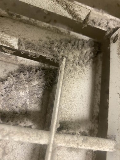 Specialist cleaning - air con units vents - 003